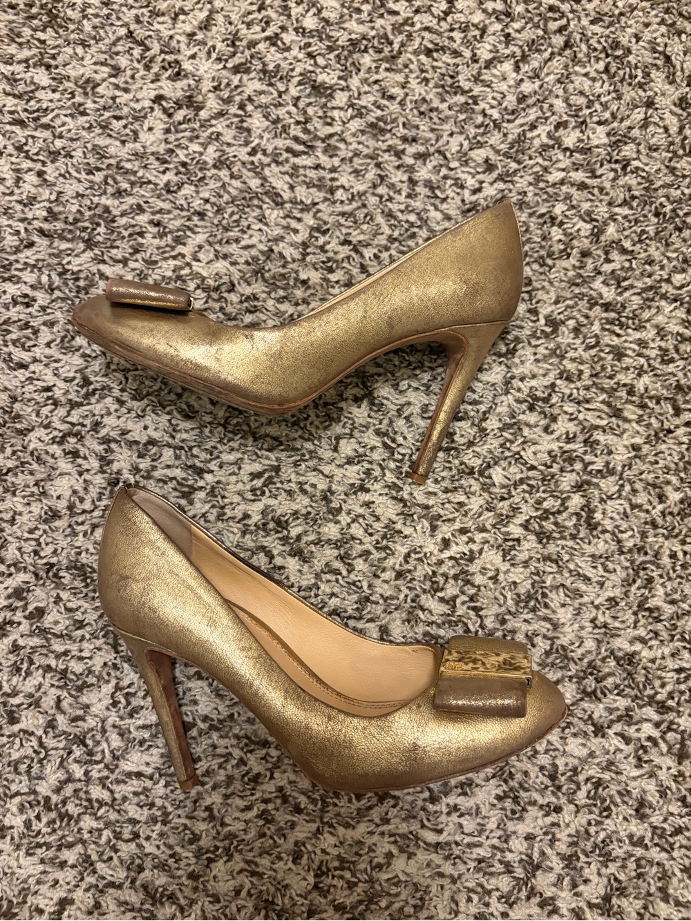 Tory Burch Gold Metallic Bow Pumps - Picture 4 of 8